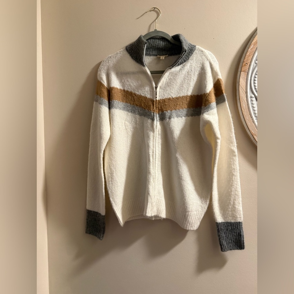 Cozy White and Gray Women's full zip sweater
